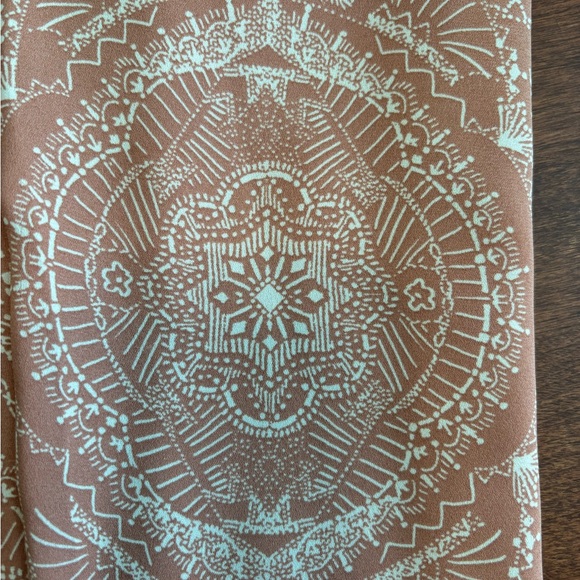 REVERSIBLE <>Maurices sleeveless top with caging. - Picture 5 of 6